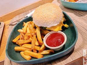 cheese burger at L'Ethiquete in Nantes
