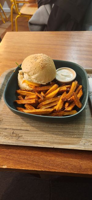 Burger du moment at L'Ethiquete in Nantes