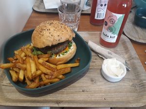 Burger & soda kif at L'Ethiquete in Nantes