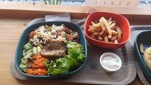 Pasta bowl at L'Ethiquete in Nantes