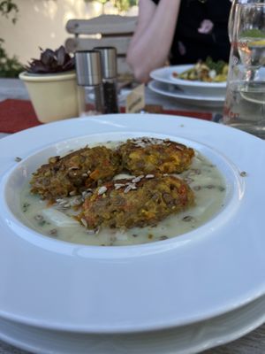 Ragout vom weißen und grünen Spargel mit rote Linsen Bratlingen (alles hausgemacht)  at Der BIO-Adler in Vogt