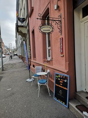 Seating area outside at Tischlein Deck Dich in Freiburg