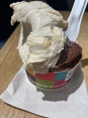 Arachide salato e cioccolato fondente   at Gelateria La Romana - Madama Cristina in Turin