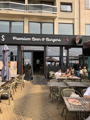 outside   at Jilles in Oostende