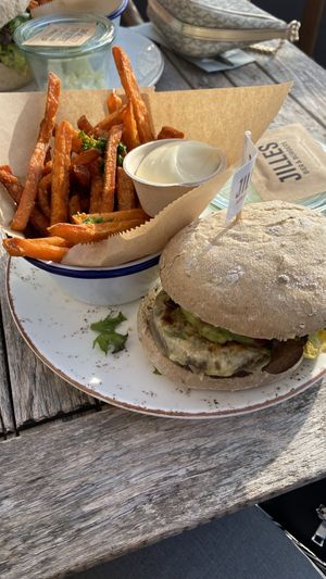 Burger and sweet potate fries with vegan mayo  at Jilles in Oostende