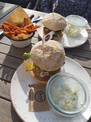 two vegan burgers with sweet potato fries and salads on the side at Jilles in Oostende