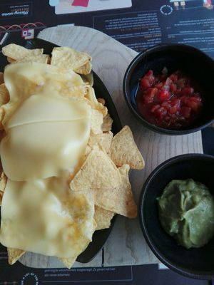 Vegan cheese tacos, guacamole, tomates salsa at Jilles in Oostende