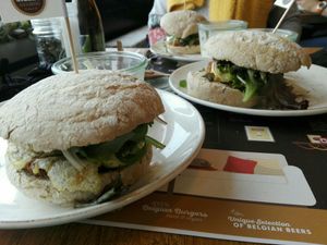 Gauche : funky manny / droite : curry sally at Jilles in Oostende