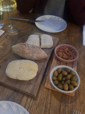 Starter- fresh bread (rosmary, ciabatta and nuts) with selfmade Kimchi and regional Olives at RE Organic in Mallorca