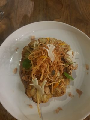 Baked Califlower with hazelnutcreme and veggies at RE Organic in Mallorca