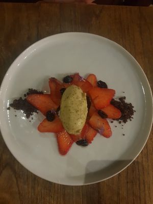 Rosmary sorbet, olive crumble and fresh strawberries at RE Organic in Mallorca
