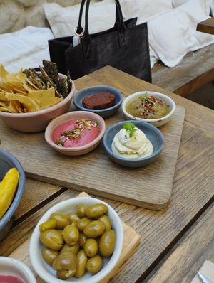 Shared food at RE Organic in Mallorca