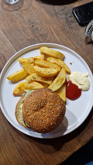 Veggie burger at Noglu in Paris