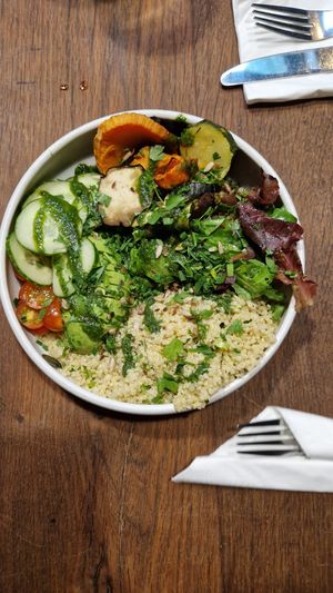 Vegan buddha bowl at Noglu in Paris