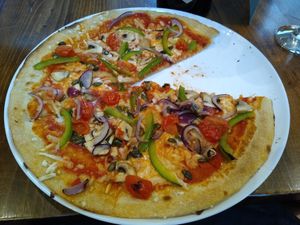 Vegetarian pizza with vegan cheese at Three Tuns in Hay-on-wye