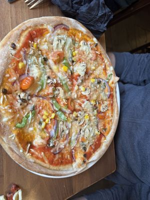 Veggie pizza with vegan cheese   at Three Tuns in Hay-on-wye