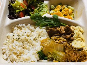 Vegan sukiyaki bento🍱🌱✨ ヴィーガンすき焼き弁当🍱🌱✨ at Queen's Healthy Diner in Nagoya