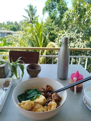 Noodls veganos con tofu at Omiiku Mie 24 Jam in Ubud