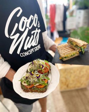 Vegan Pesto Mozza Gluten Free & Tempeh Baby at Coco & Nuts Concept Store in Marseille