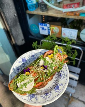 Vegan Pesto Mozza at Coco & Nuts Concept Store in Marseille