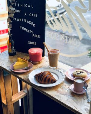 coffeeshop time" at Coco & Nuts Concept Store in Marseille