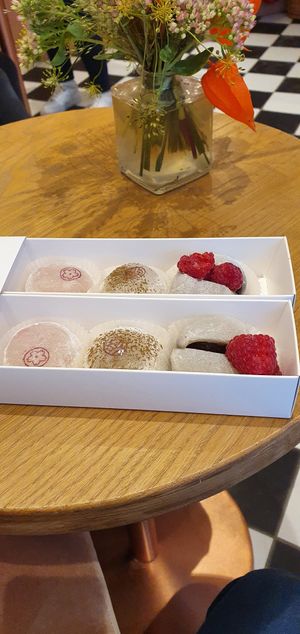 Mochi rose, matcha sésame et chocolat blanc framboise at La Maison du Mochi - Cherche Midi in Paris