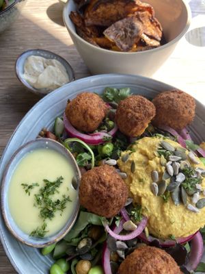 Falafel bowl  at Combi in Eersel