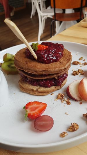 Berry pancakes with maple syrup at Combi in Eersel