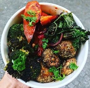 hot buddha bowl at Wholywood in Paris