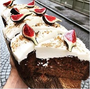 carrot cake at Wholywood in Paris