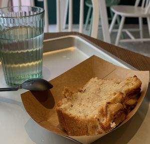 Apple cale at Wholywood in Paris