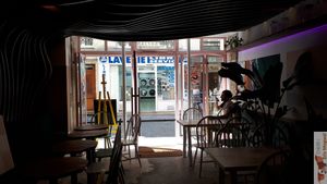 Entry at Wholywood in Paris