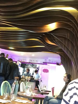 Nice place at Wholywood in Paris