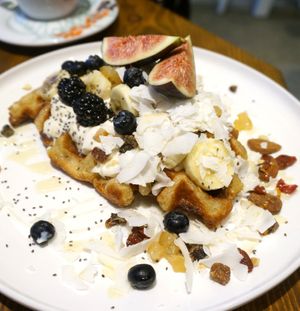 Sweet waffle (Detox) at Wholywood in Paris