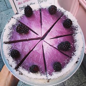 cheesecake gluten free blueberry at Wholywood in Paris