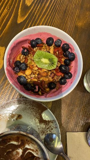 Sunny breakfast bowl at Wholywood in Paris