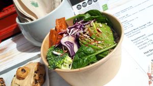 Super budah bowl ! at Wholywood in Paris