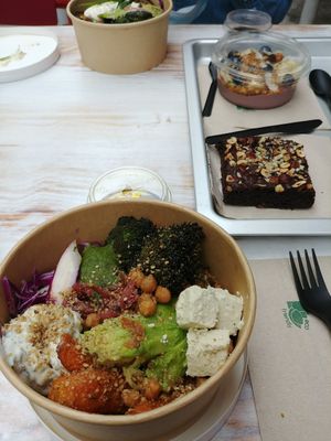 Buddha bowl at Wholywood in Paris