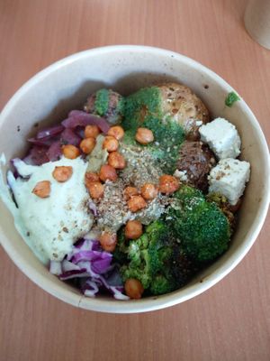 Mama bowl at Wholywood in Paris