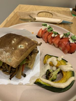 Mushroom sandwich with tomato ‚Mozzarella‘  at April and May 45 꽃피는 4월 밀익는 5월 in Busan