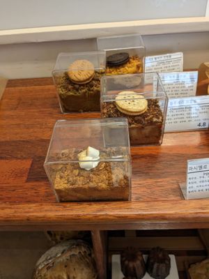 Desert crumbles at April and May 45 꽃피는 4월 밀익는 5월 in Busan