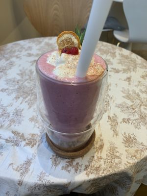 strawberry smoothie   at April and May 45 꽃피는 4월 밀익는 5월 in Busan