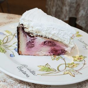 Raspberry Basque Cheesecake at April and May 45 꽃피는 4월 밀익는 5월 in Busan