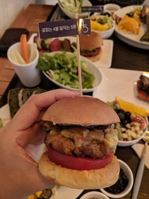 Dinner set at April and May 45 꽃피는 4월 밀익는 5월 in Busan