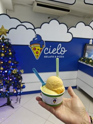 Passionate fruit (bottom) and melon (top) at Cielo Gelato & Pizza in Willemstad