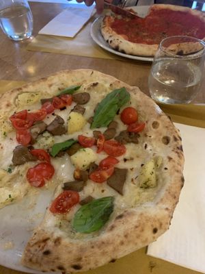 Vegane Pizza mit „Käse“  at Marrobbio in Sliema