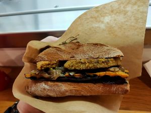 Vegan burger at N'Hambù in Salerno