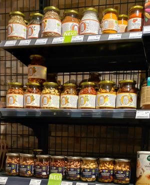 unverpackt in pfandgläsern at SuperBioMarkt in Dusseldorf