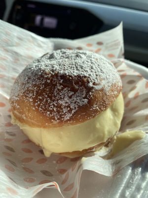 Sonho de creme   at Comamor Vegetal in Ribeirao Preto