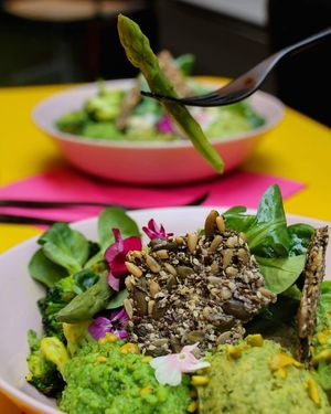 greedy green bowl at Gives a Fork in Geneva